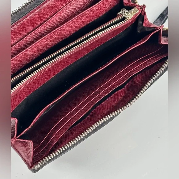 TODS Black Textured Leather corner Zip Wallet. Red interior. S - Picture 7 of 9